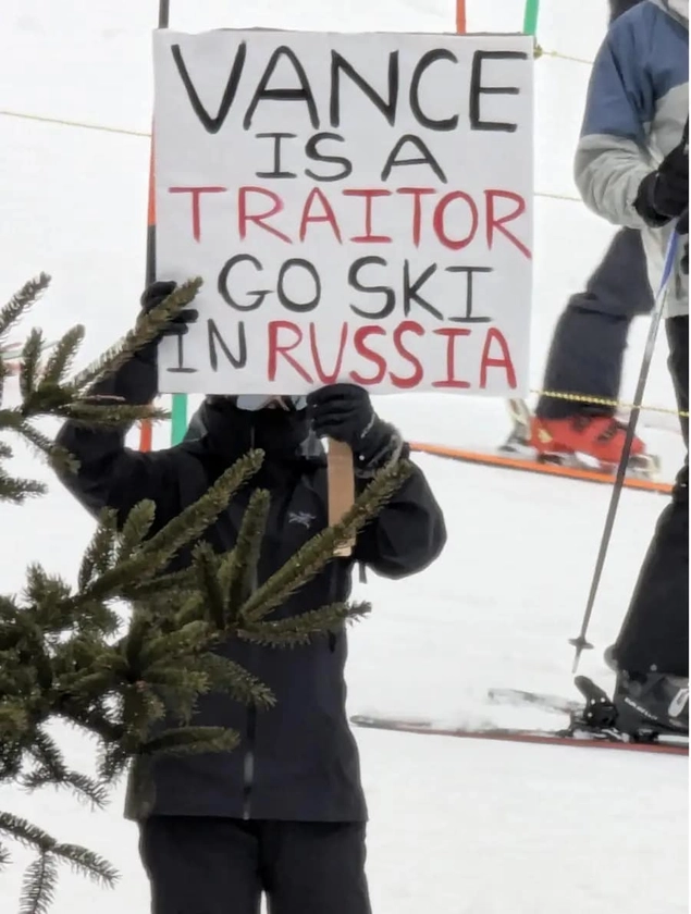 ‘Go Ski in Russia’ – US Protesters Send Vance Into Hiding During Vacation
