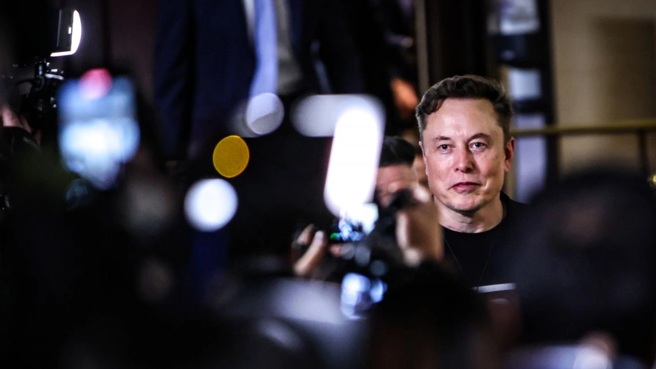 Elon Musk Backs Down from X Fight After Belittling Polish Foreign Minister