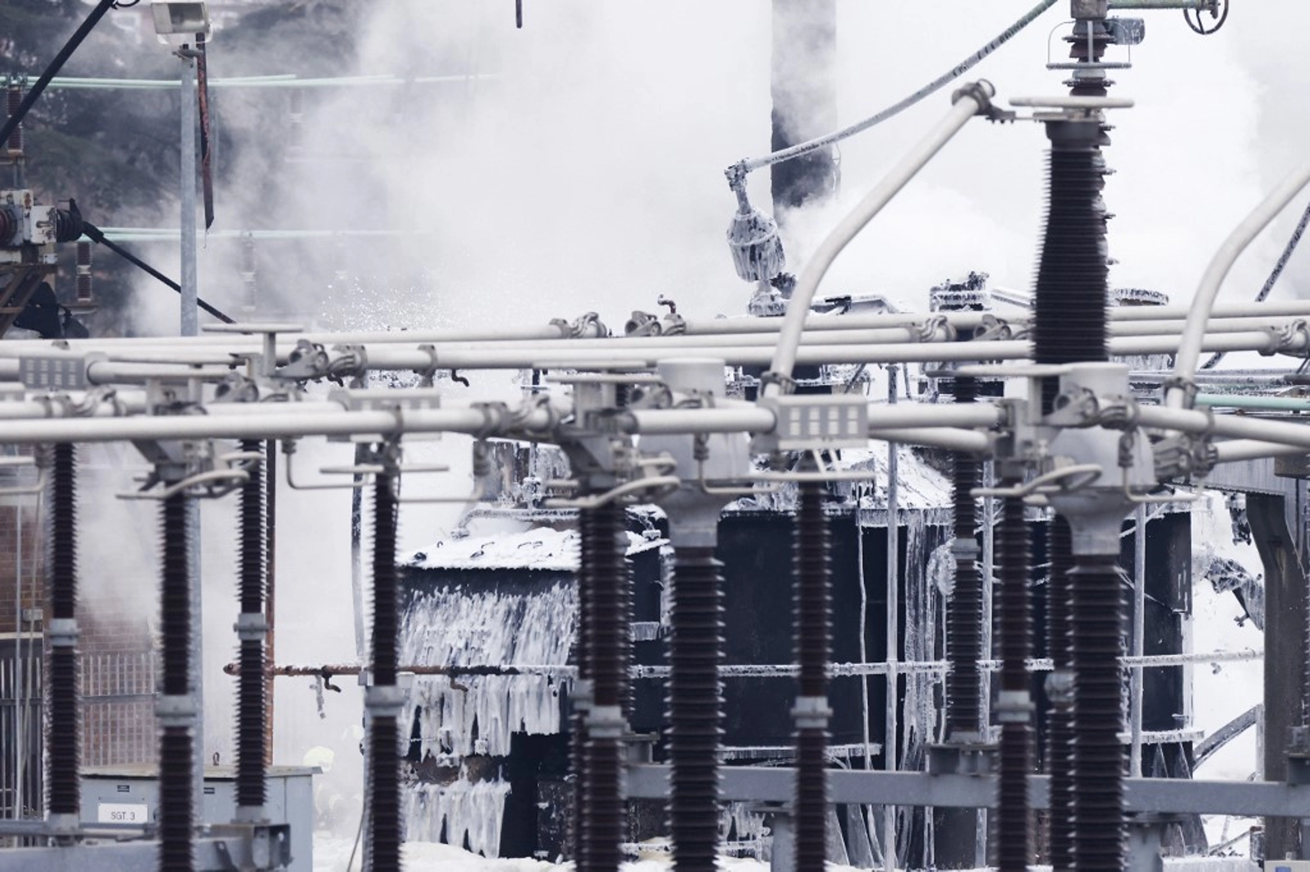 London’s Heathrow Airport Closed after Fire Causes Major Power Cut