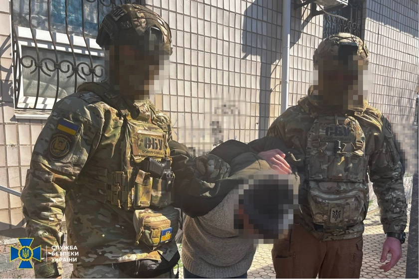 У Херсоні біля ТЦК затримали завербованого Росією чоловіка з вибухівкою