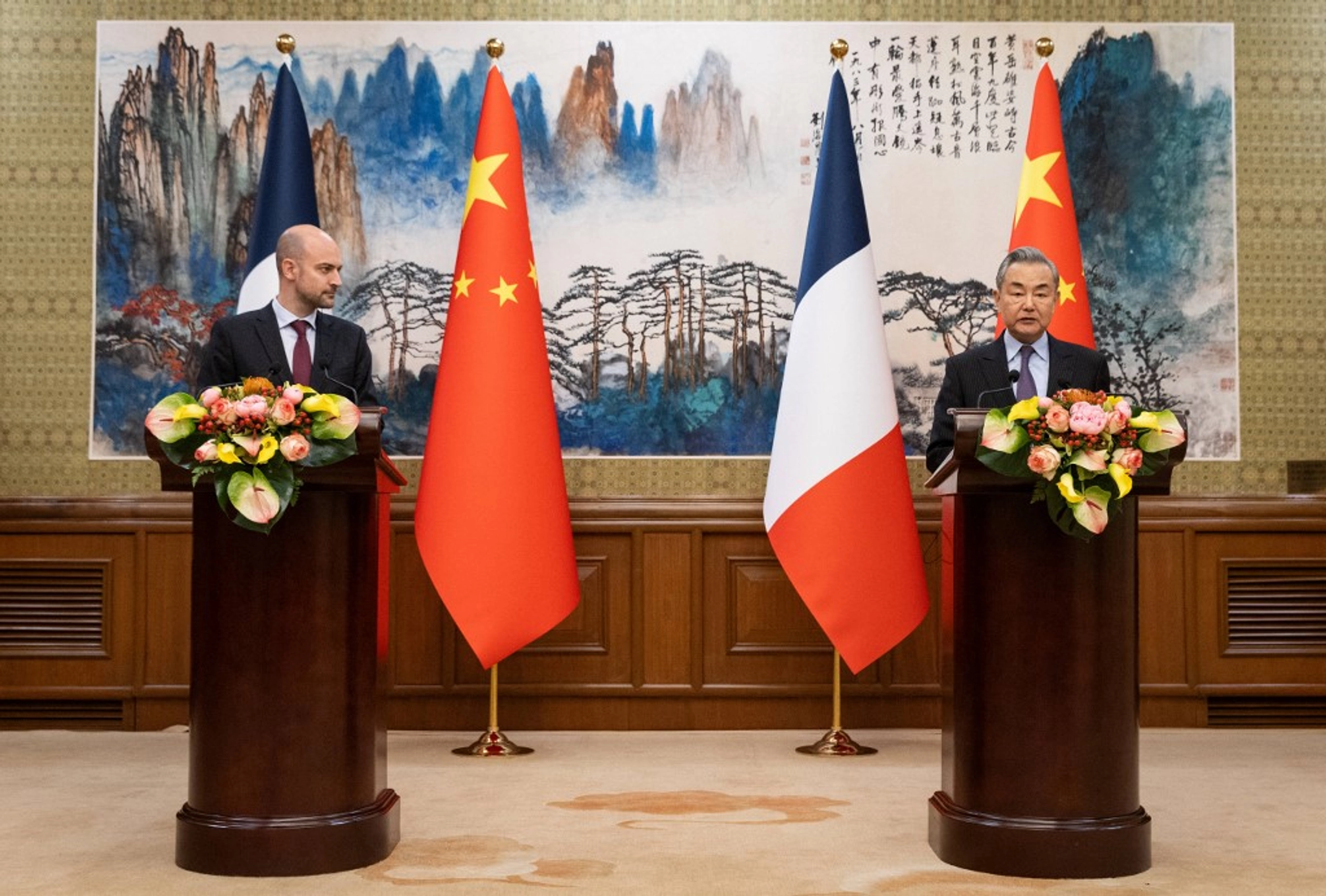 France Urges China to Push Russia Toward ‘Good-Faith’ Ukraine Peace Talks