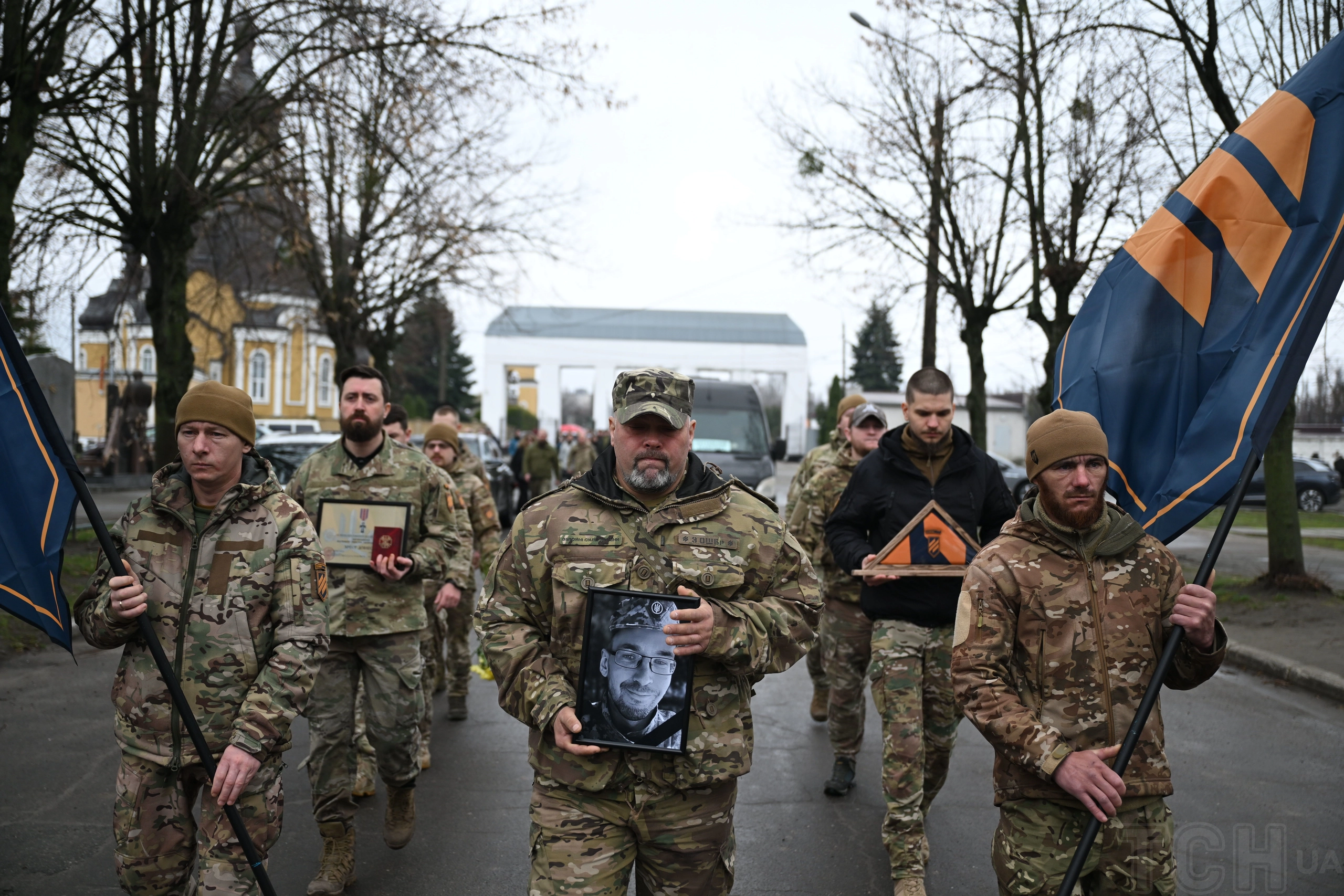 Comrades from the 3rd Separate Assault Brigade accompany Dmytro to his final resting place / Photo: TSN.ua