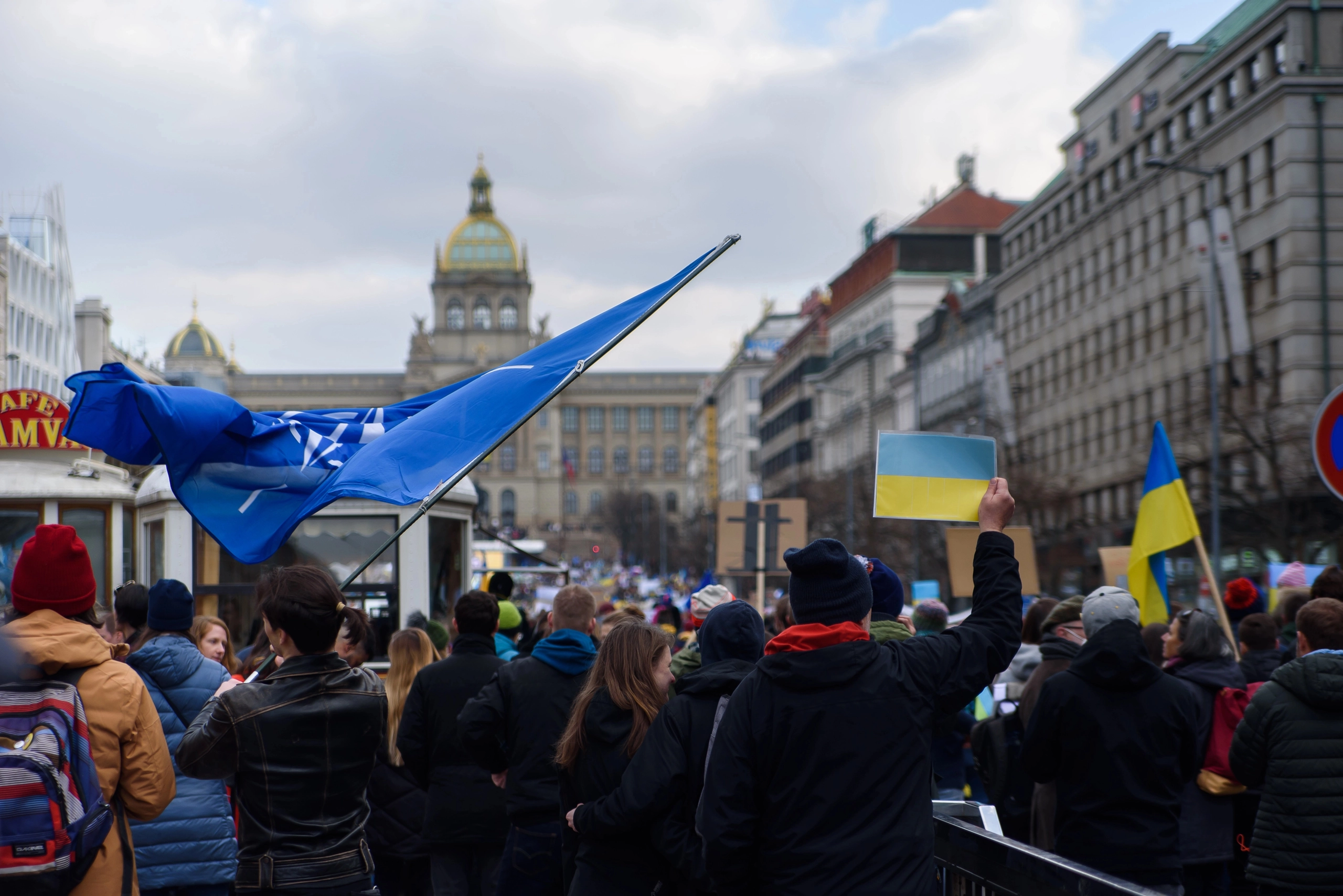 Poll: Most Ukrainians Back Europe, Say US Wants Compromise with Russia