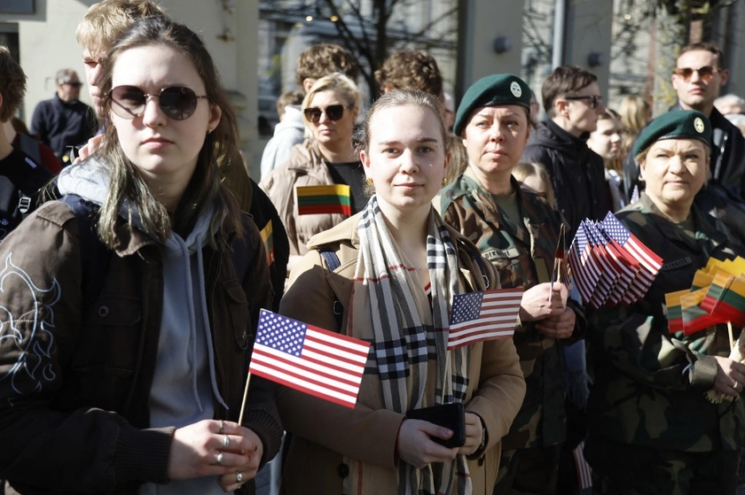 Lithuania Honors 4 US soldiers Who Died in Training Ground
