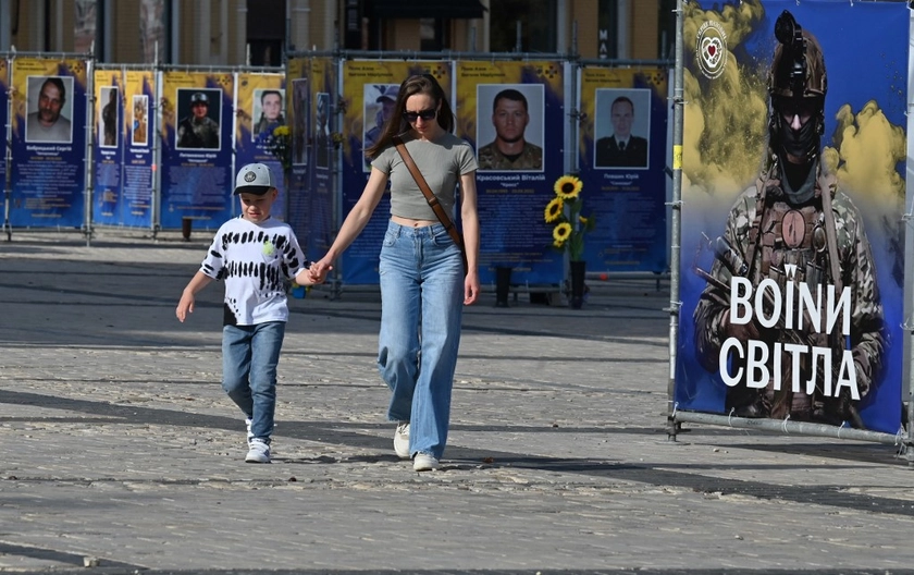 80% of Women in Ukraine Refuse to Leave the Country – Popular Reasons Are Family, Identity, Housing