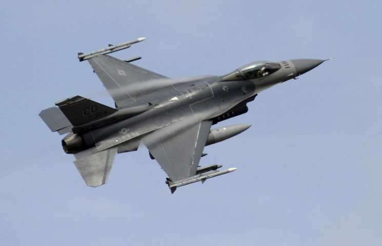 Генерал НАТО Каволі анонсував нові F-16 та пілотів для України