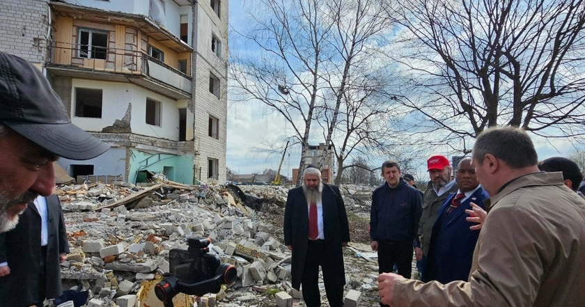 Trump’s Pastor at Kryvyi Rih Attack Site: ‘The World Must Condemn This Brutality’