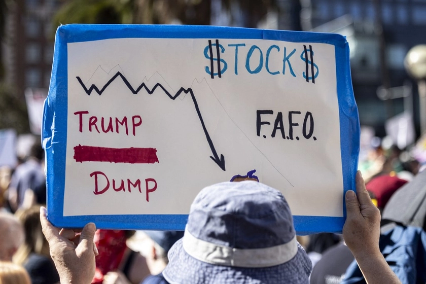 ‘Hands Off!’ – Millions in US-Wide Protests Against Trump, Musk