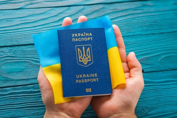 МВС нагадало умову, за якої українцям за кордоном можуть не видати паспорт