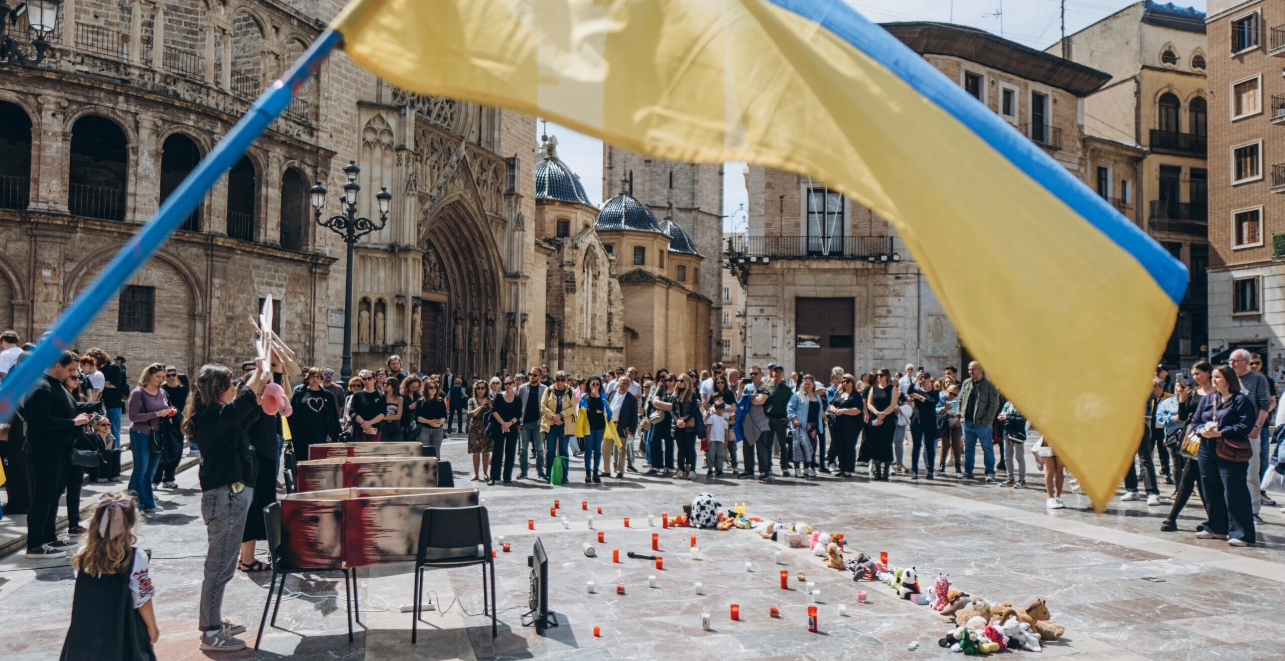 У Валенсії українці провели перфоманс на згадку про загиблих дітей у Кривому Розі
