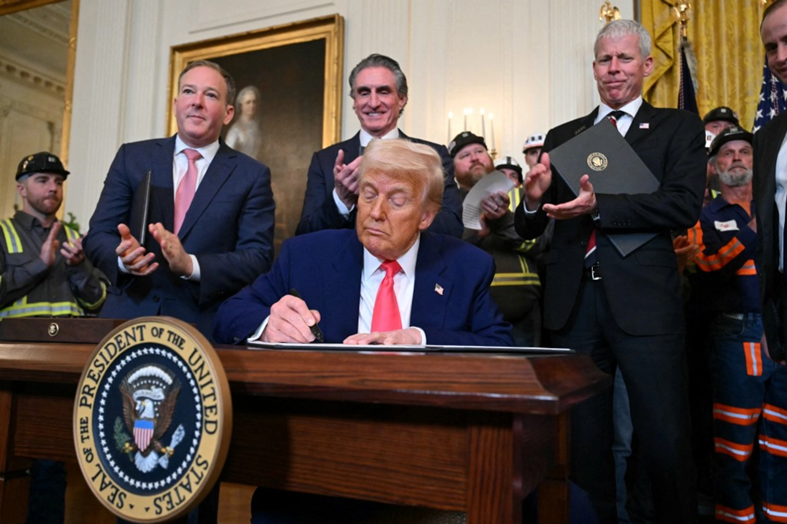 Адміністрація Трампа може відновити деякі програми іноземної допомоги