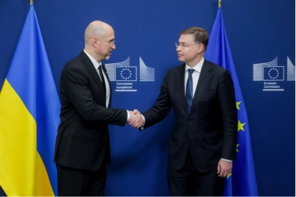 EU Sends Ukraine $1B From Interest of Frozen Russian Assets