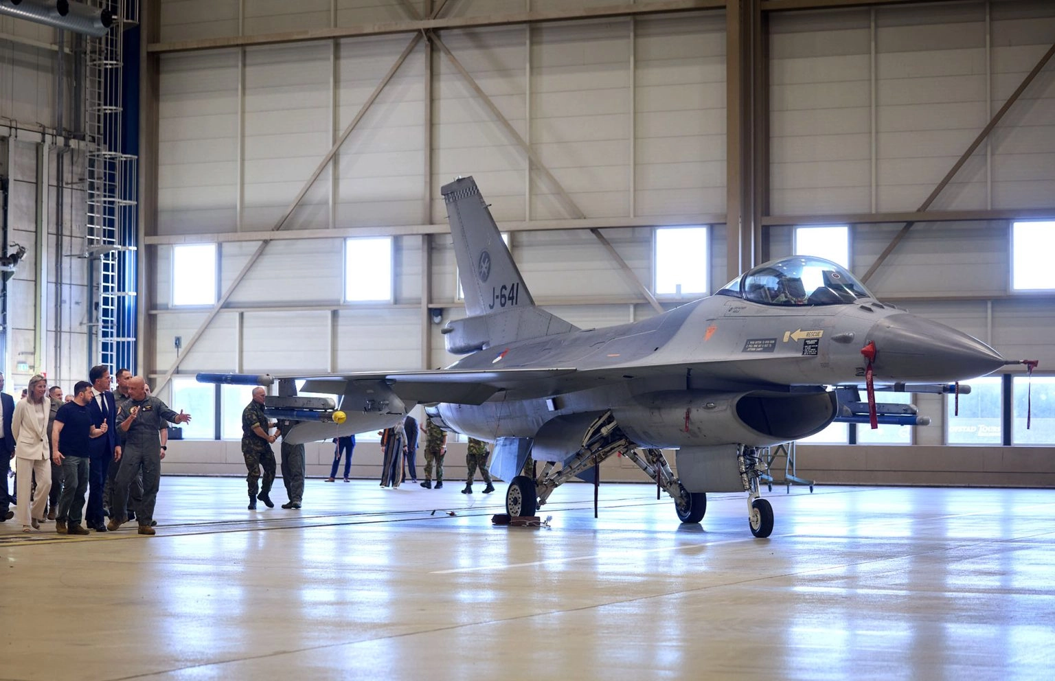 Ukraine Flies Offensive, Defensive F-16 Ops ‘Every Day’ – SACEUR