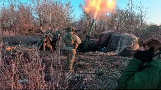 Gunners fire rare 160mm heavy mortar, 3rd Separate Assault Brigade, screen grab. Most likely Donetsk sector.
