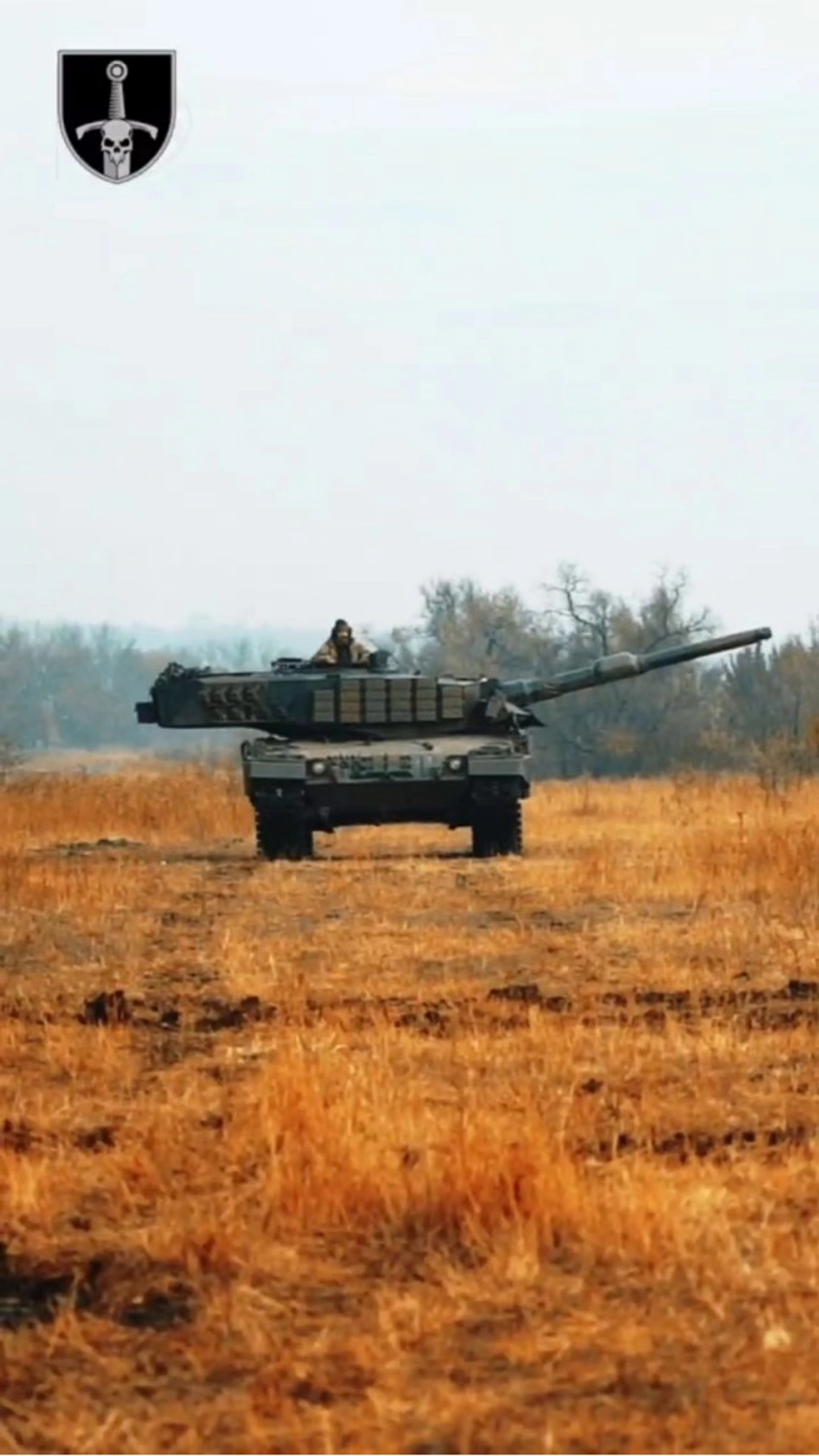 Tank crew put an Leopard 2A6 (?) tank through its paces during training, 33rd Mechanized Brigade. Recruiting image and I'm not positive the 33rd operates this tank.