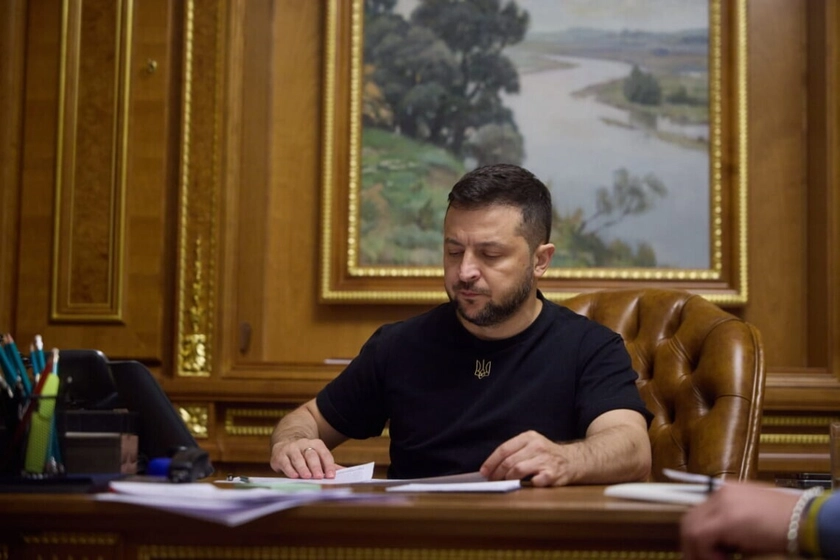 Зеленський вніс до Ради закони про продовження воєнного стану і мобілізації