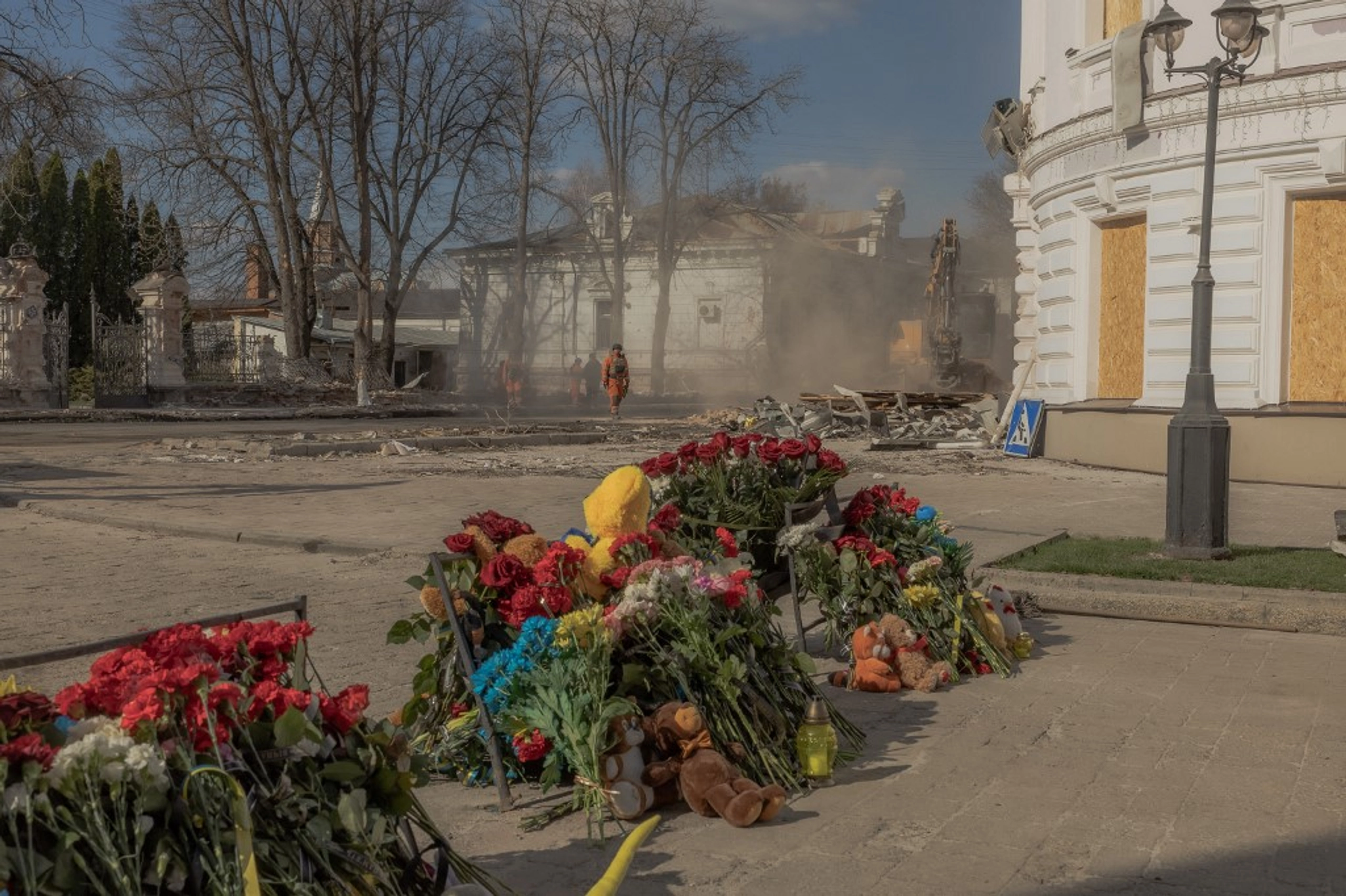 Ukraine’s Sumy Prepares to Bury Victims of ‘Bloody Sunday’