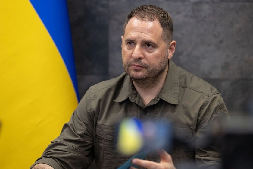 Єрмак, Умєров і Сибіга прилетіли в Париж для перемовин