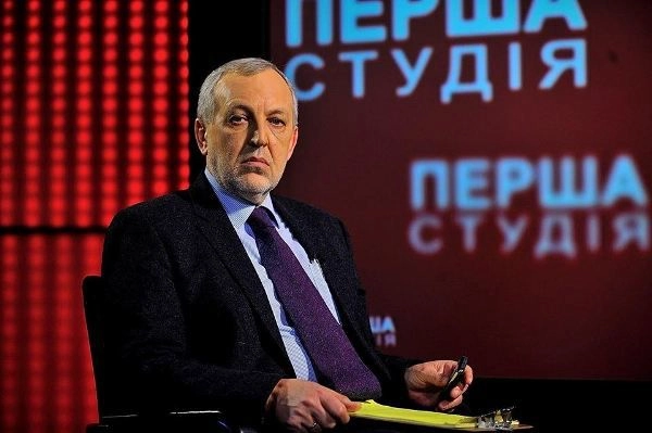 У Києві невідомий напав з ножем на журналіста Юрія Макарова