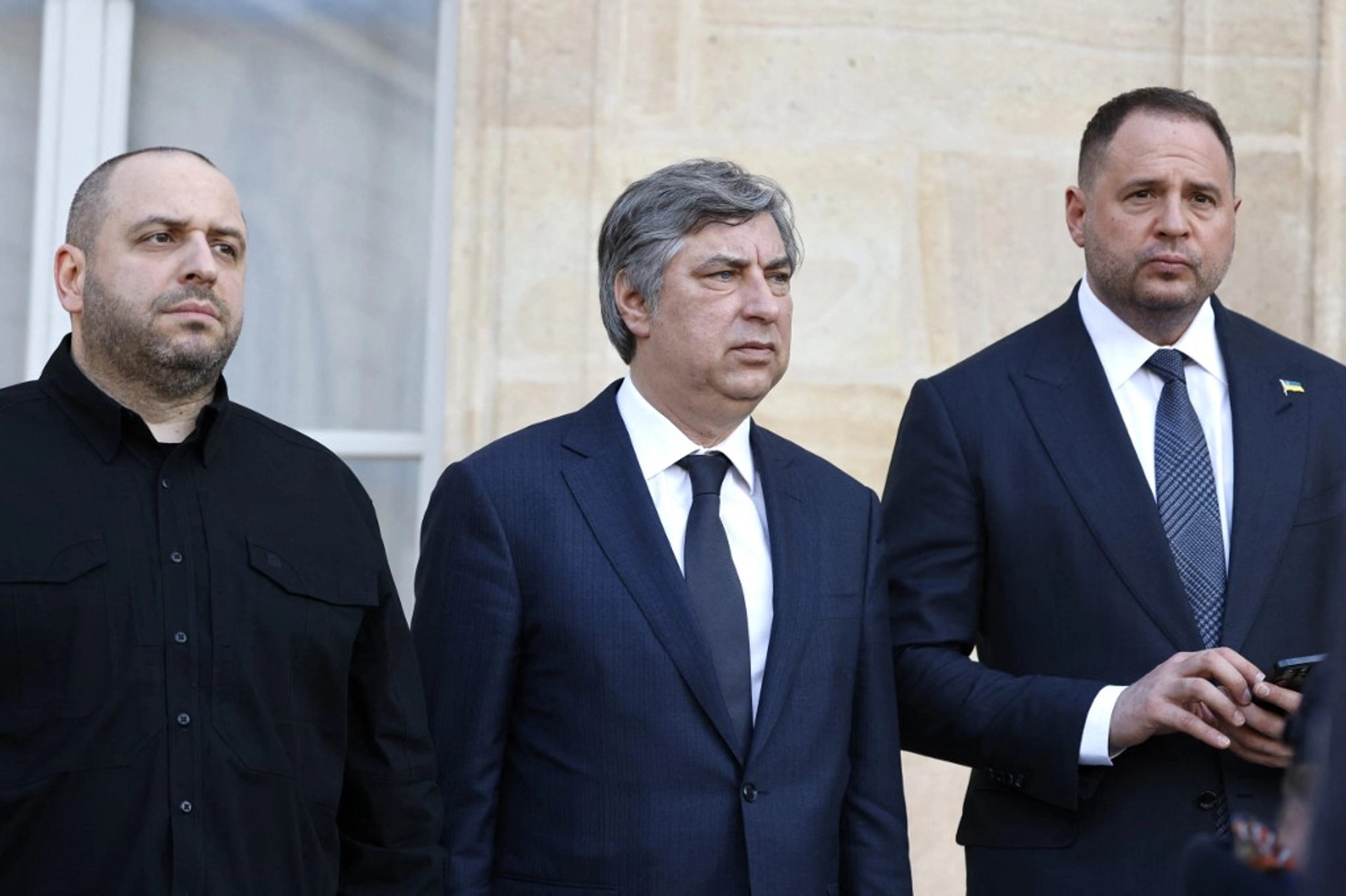 Zelensky’s Top Aide, Foreign Minister in Paris to Meet US, EU Officials