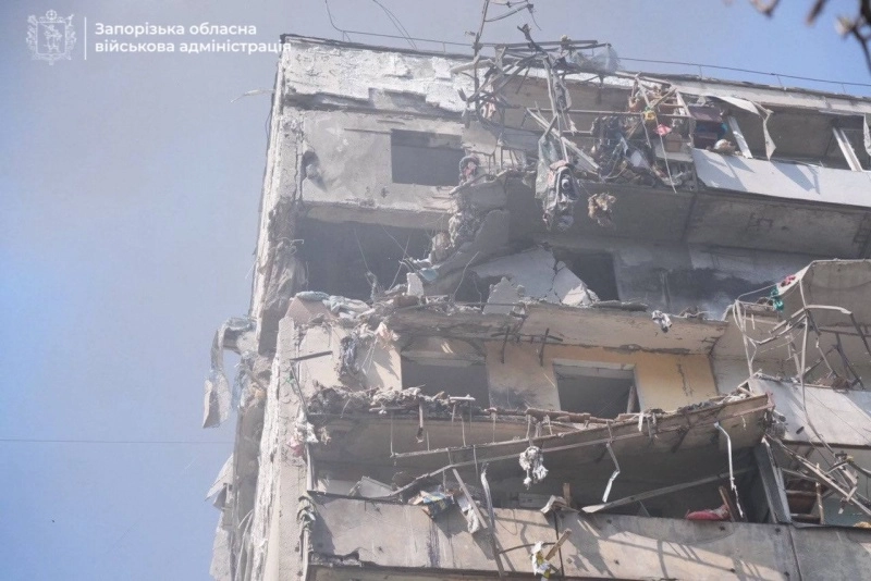 One Dead, Dozens Injured as Glide Bombs Strike Zaporizhzhia, Drones Strike Kharkiv