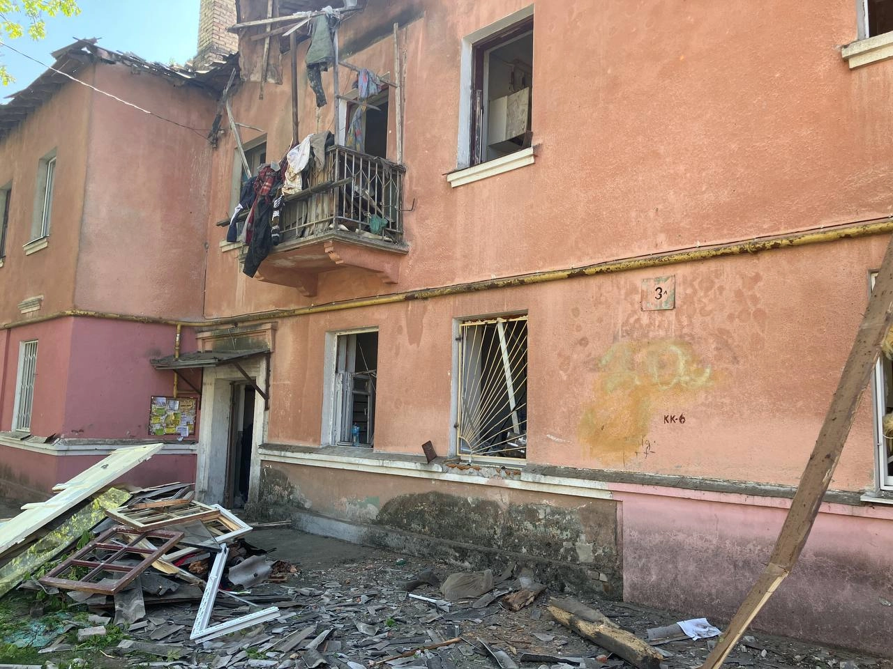 Other buildings in the vicinity sustained serious damage – windows and roofs shattered by the powerful shock wave. According to residents, the blast was so intense it blew open doors kilometers away from the epicenter.