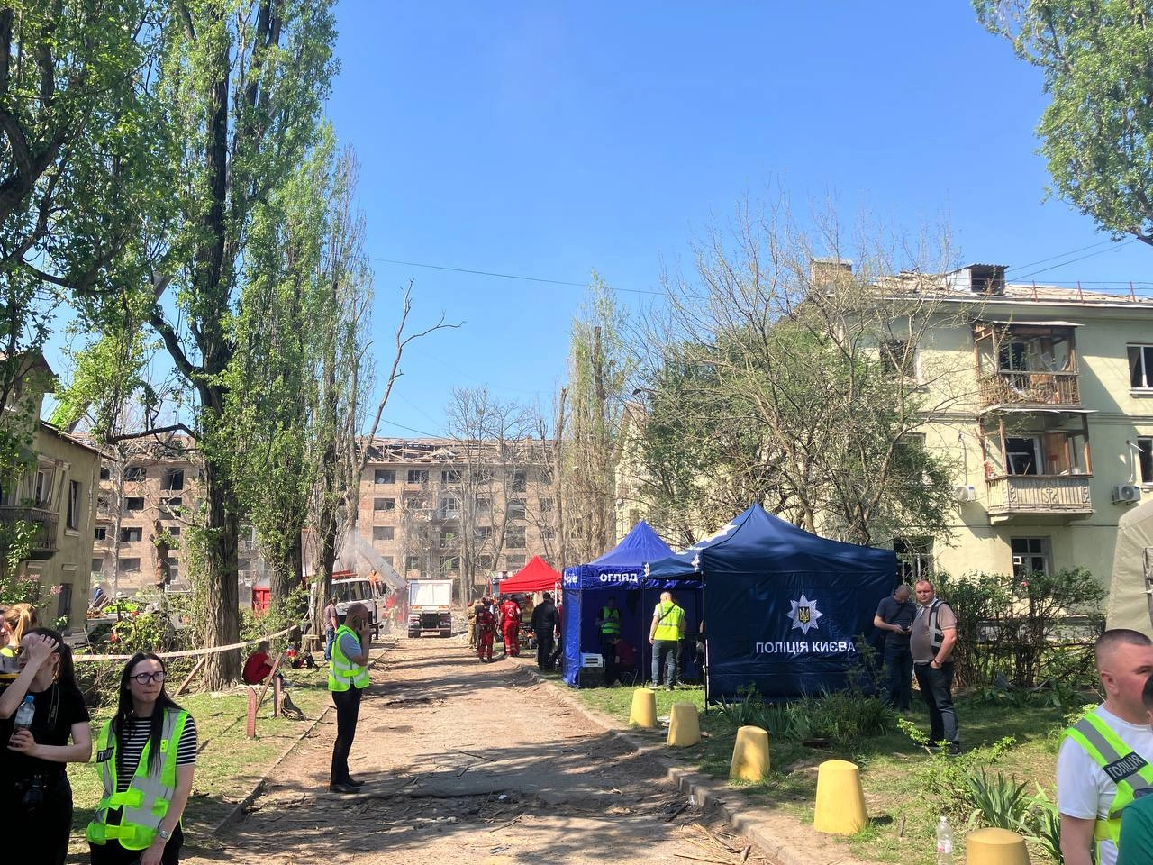In Kyiv’s Svyatoshyn district, clearing rubble from the site from ballistic missile strikes continues into its tenth hour.
