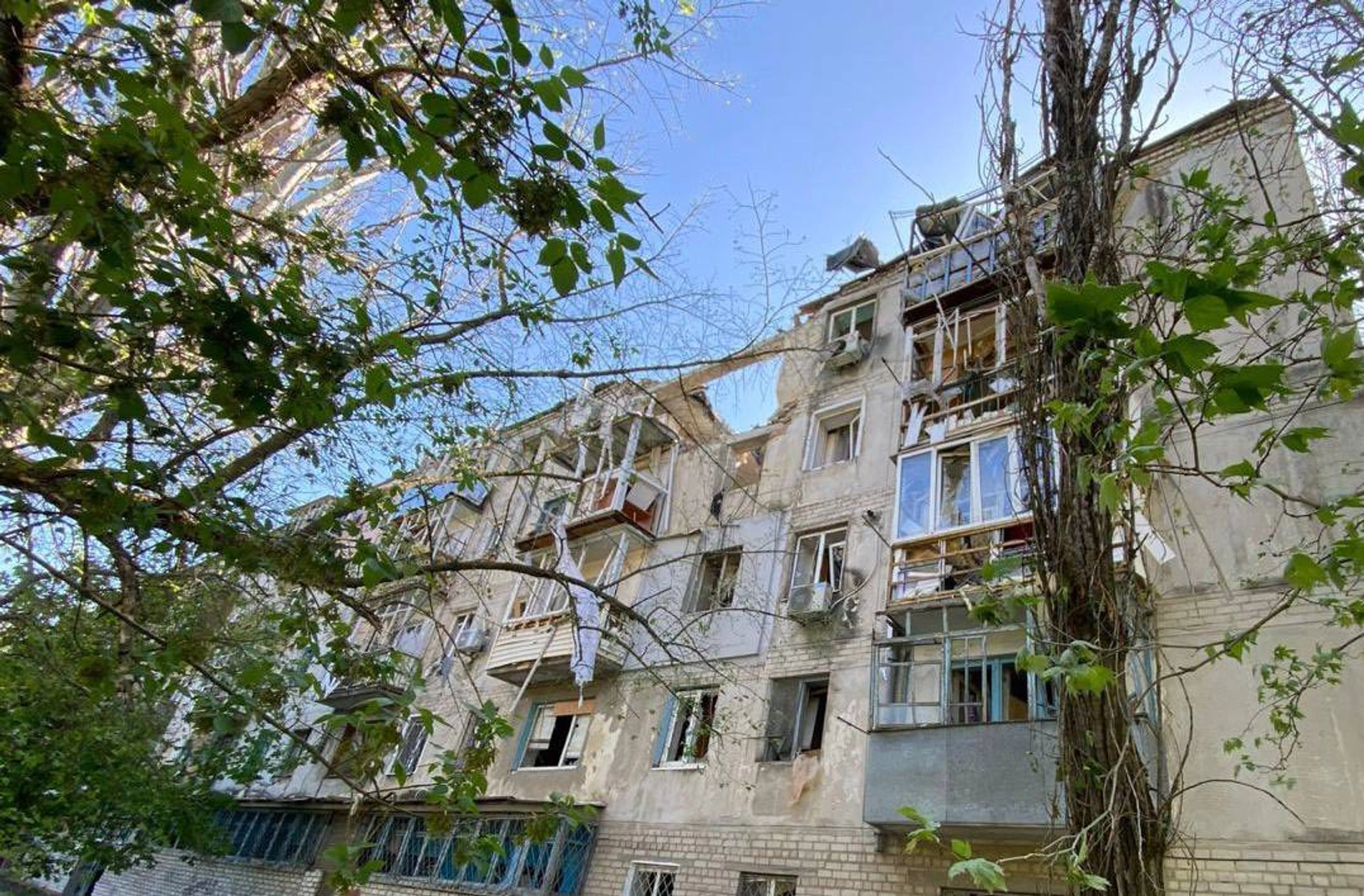 Ворог обстріляв Херсон: четверо поранених