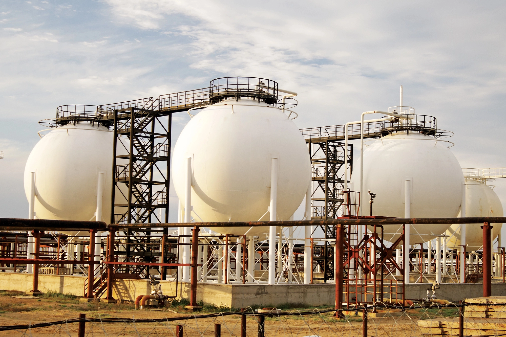 Польща хоче транспортувати скраплений газ в Україну у співпраці із США