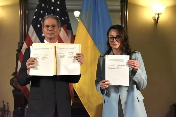 Україна та США таки підписали угоду про копалини: що вона передбачає