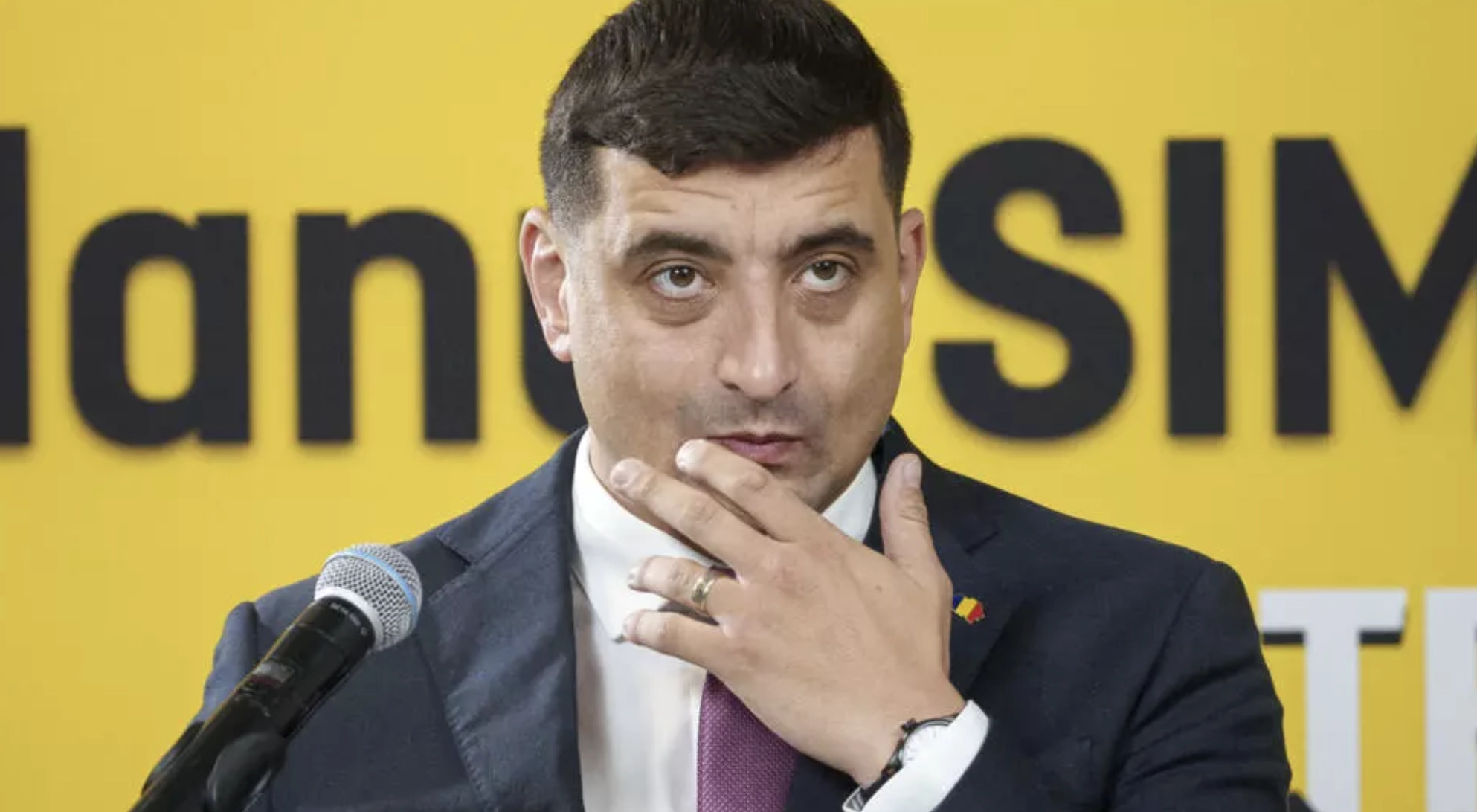 В першому турі виборів у Румунії перемагає ультраправий кандидат Сіміон