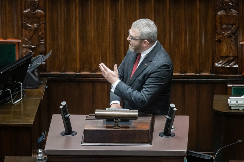 Європарламент зняв імунітет із польського євродепутата за наругу над прапором України