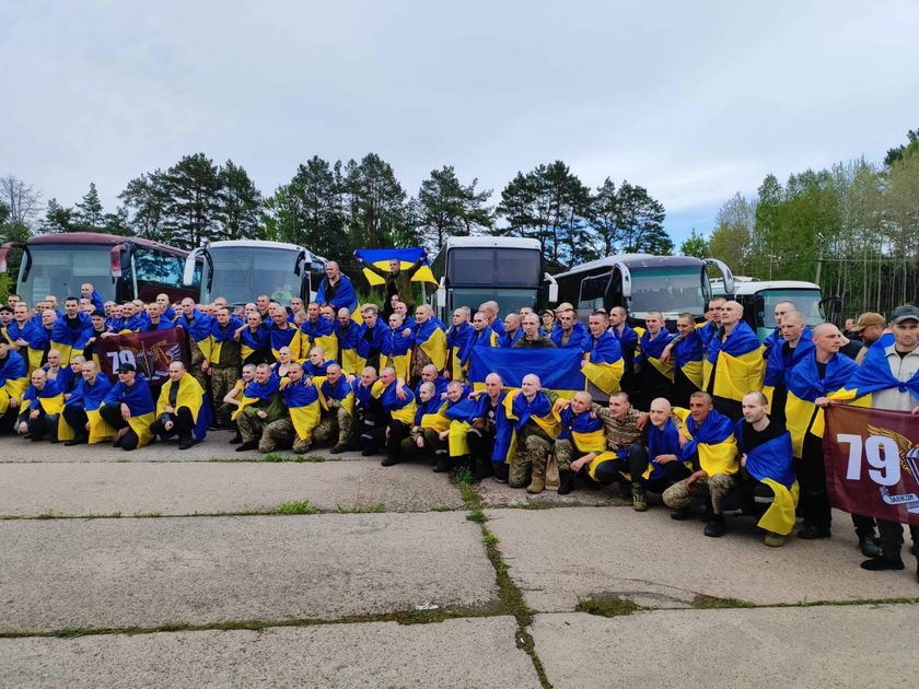 ‘This Moment Doesn’t Feel Real’: 205 Ukrainian POWs Freed in Major Exchange with Russia