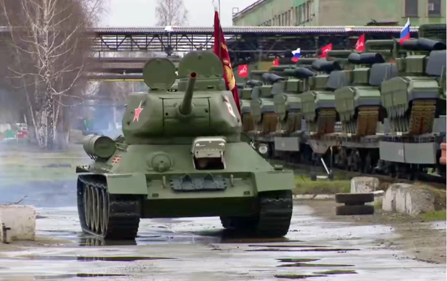 Russia Dispatches New-Build Tanks to Coincide With Victory Day Celebration