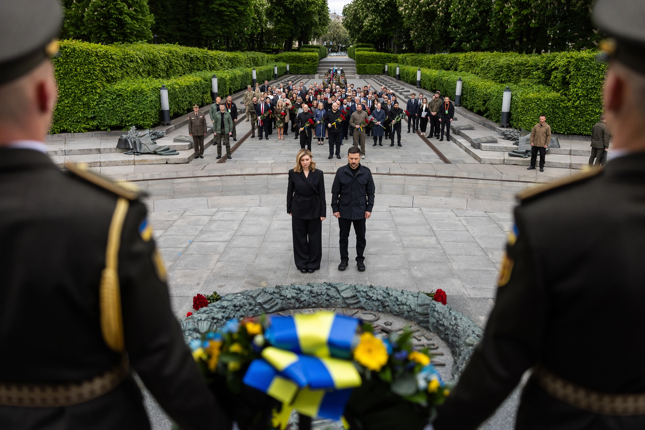 Президент та перша леді вшанували пам’ять загиблих у Другій світовій війні
