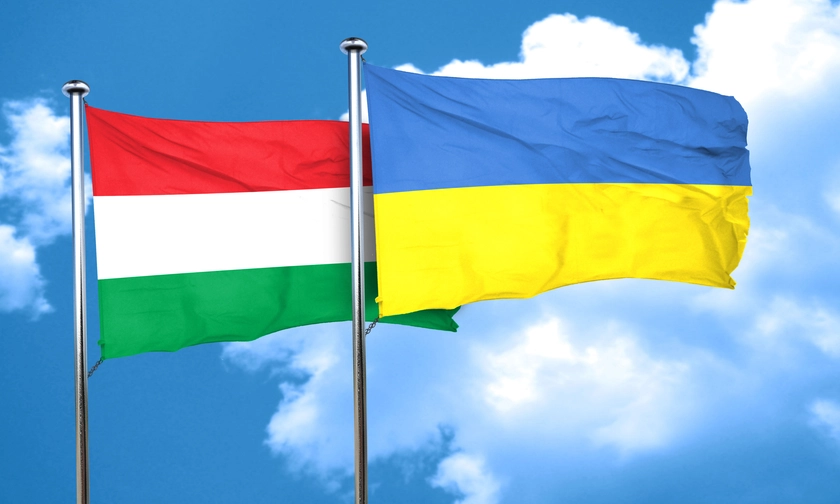 Україна висилає двох угорських дипломатів