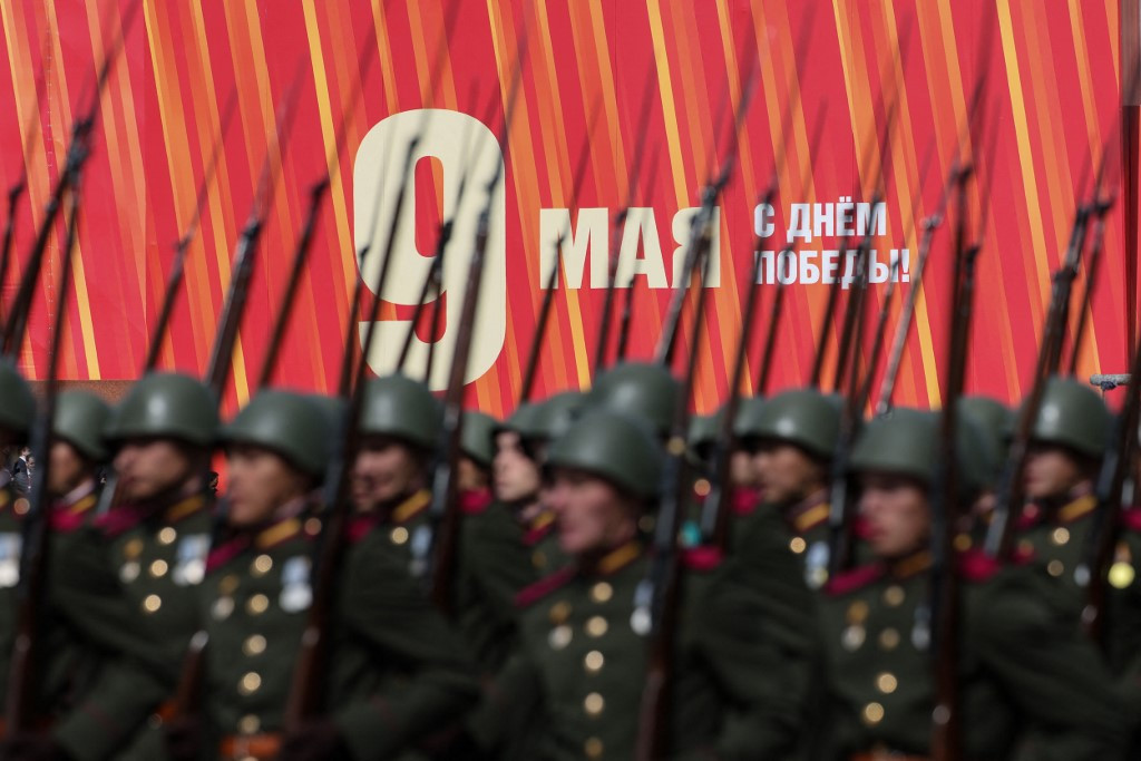 9 May: Moscow Parade With no Tanks or Missiles