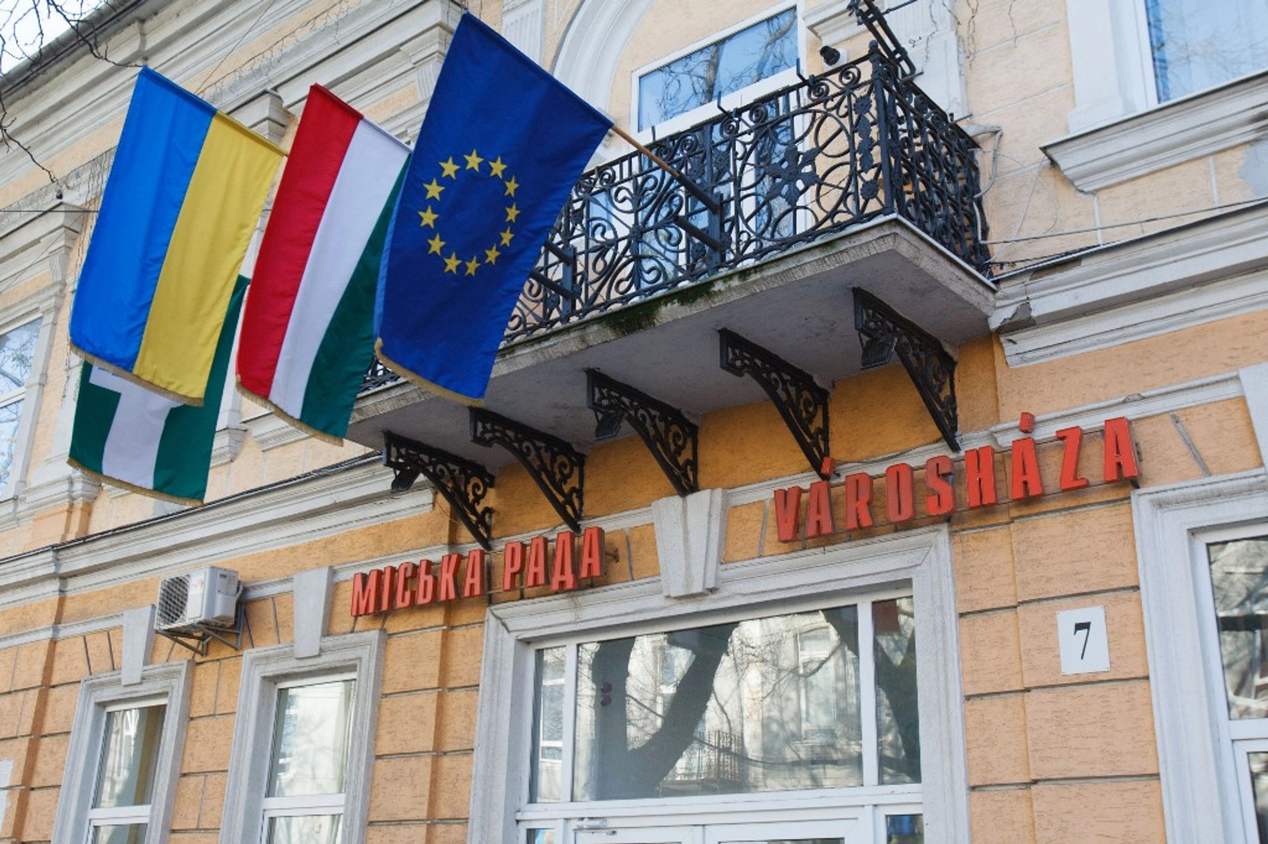 Угорщина відтермінувала переговори з Україною щодо нацменшин