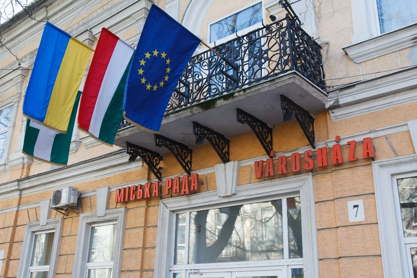 Угорщина відтермінувала переговори з Україною щодо нацменшин