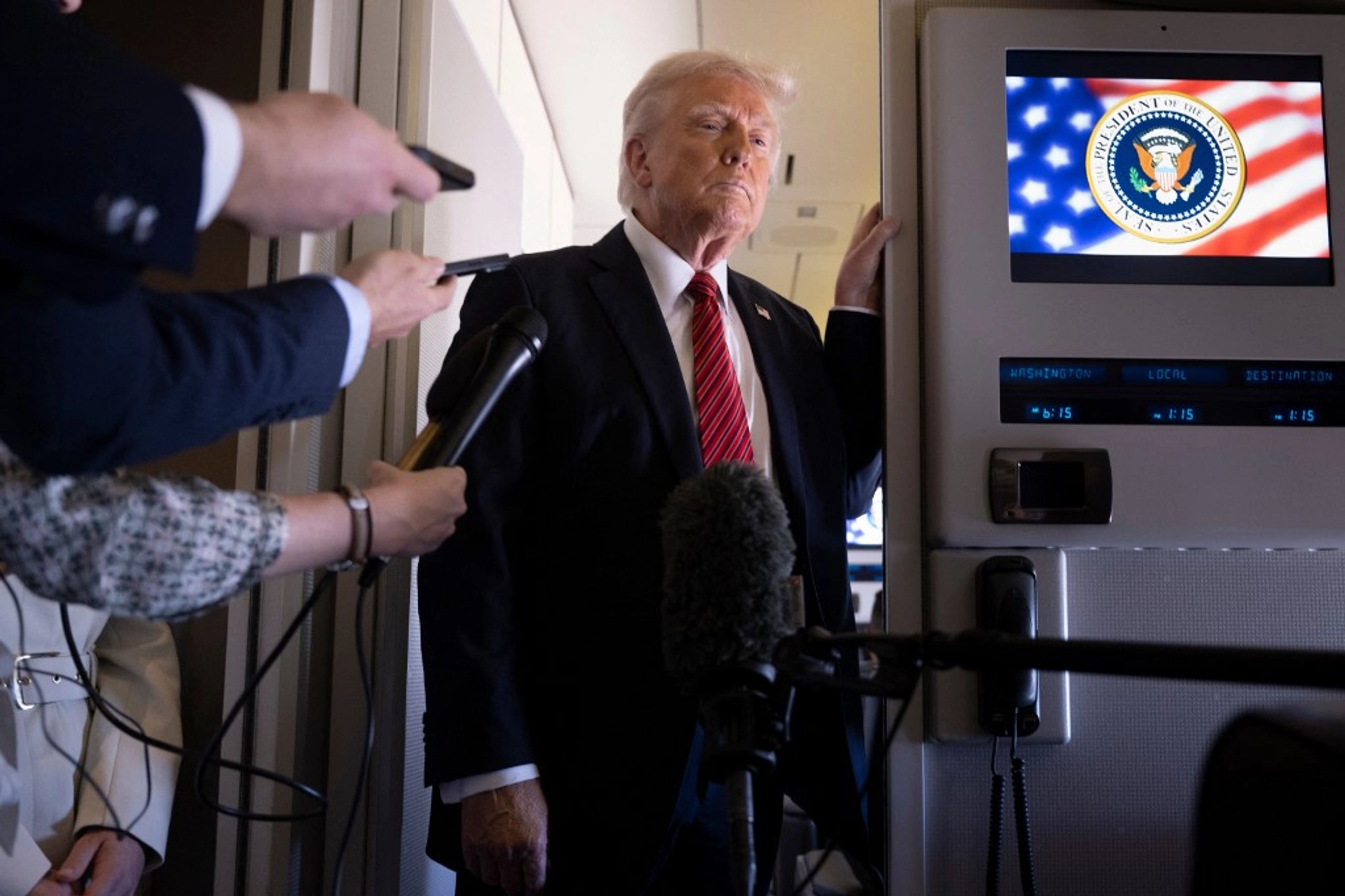 Trump Offers To Go to Ukraine Talks if Putin Does
