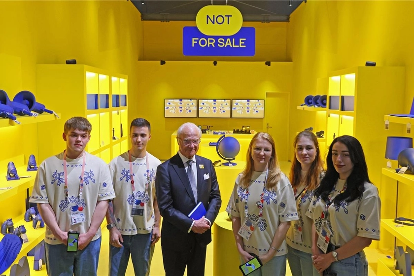 Король Швеції відвідав український павільйон “Not For Sale” на EXPO 2025