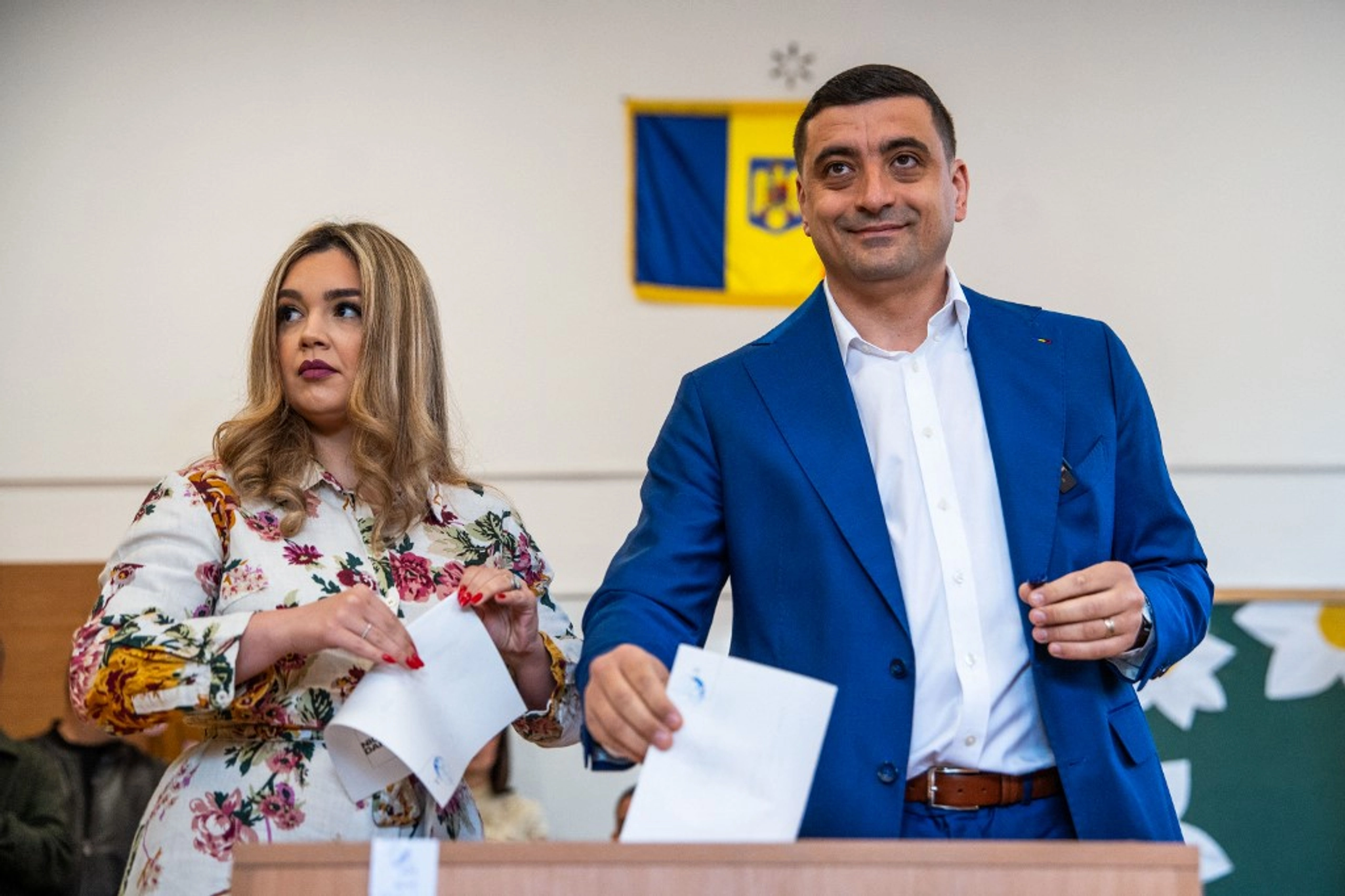 Trumpist Faces Pro-EU Mayor in Tight Romania Presidential Rerun