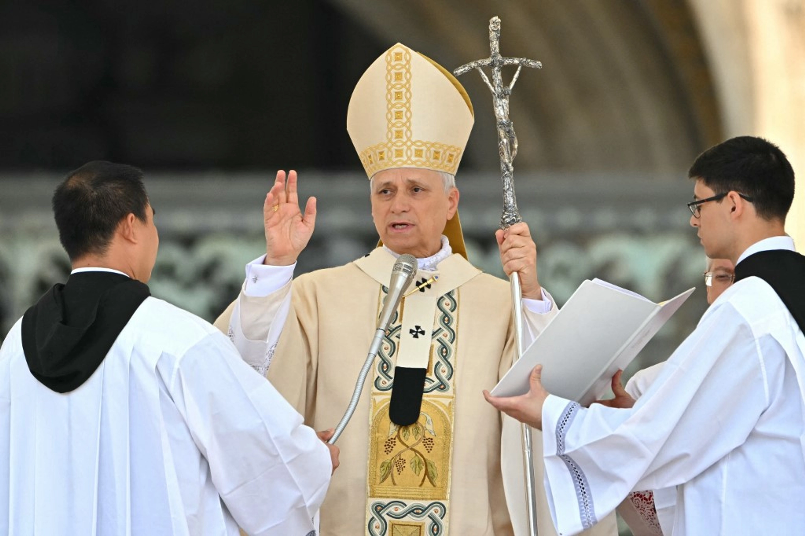 Папа Римський Лев XIV офіційно вступив на посаду