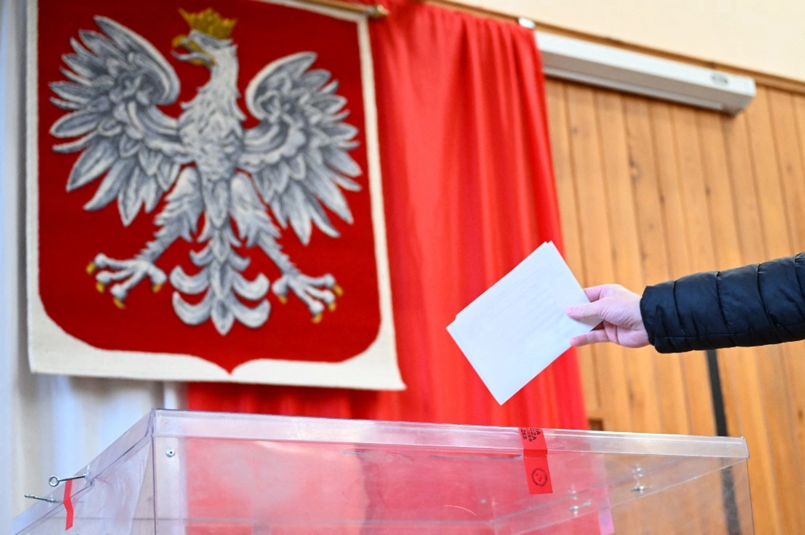 Russia Boosts Info War to Divide Poles Ahead of Election, Says Ukrainian Intelligence