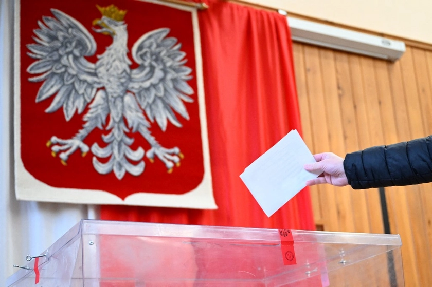 Russia Boosts Info War to Divide Poles Ahead of Election, Says Ukrainian Intelligence