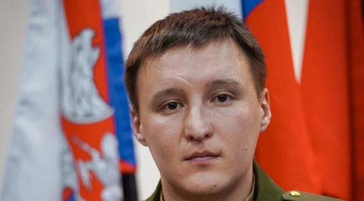Уродженець Уфи Фідаіл Бікбулатов очолює російську кампанію мобілізації молоді в окупованій частині Запорізької області. Він звинувачується у промиванні мізків українських дітей задля того, щоб вони воювали проти власних співвітчизників, і у примусовому переміщенні дітей, що є воєнними злочинами. Бікбулатов стверджує, що виховує "здорових ратріотів" на одній з "нових територій" Росії. Фото: "Вконтакте".