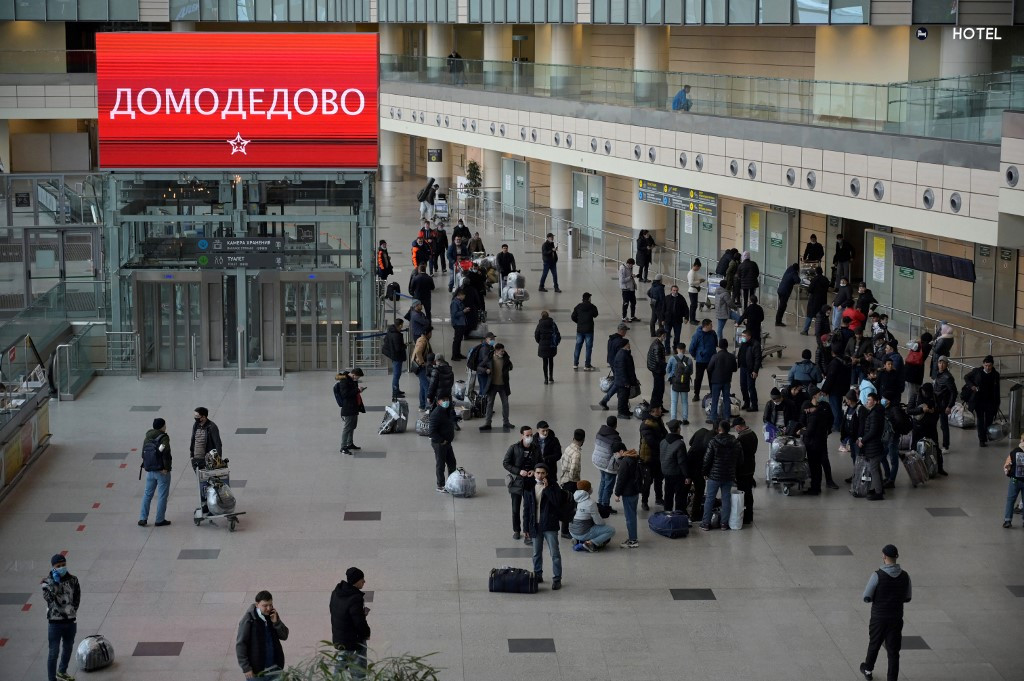 Ukraine’s Drone Blitz Halts Trains in Rostov, Grounds Flights in Moscow