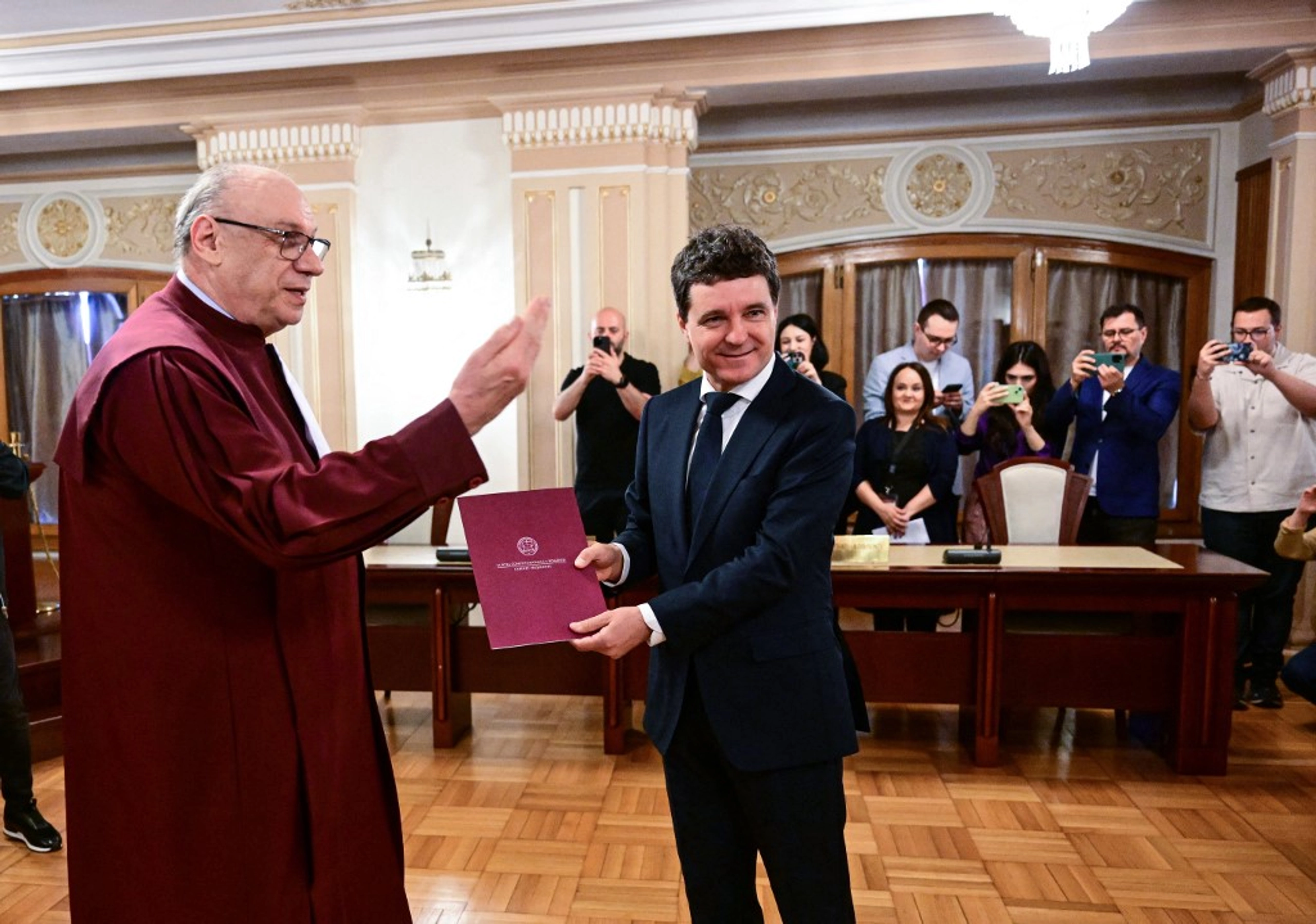 Конституційний суд Румунії затвердив перемогу Нікушора Дана на виборах