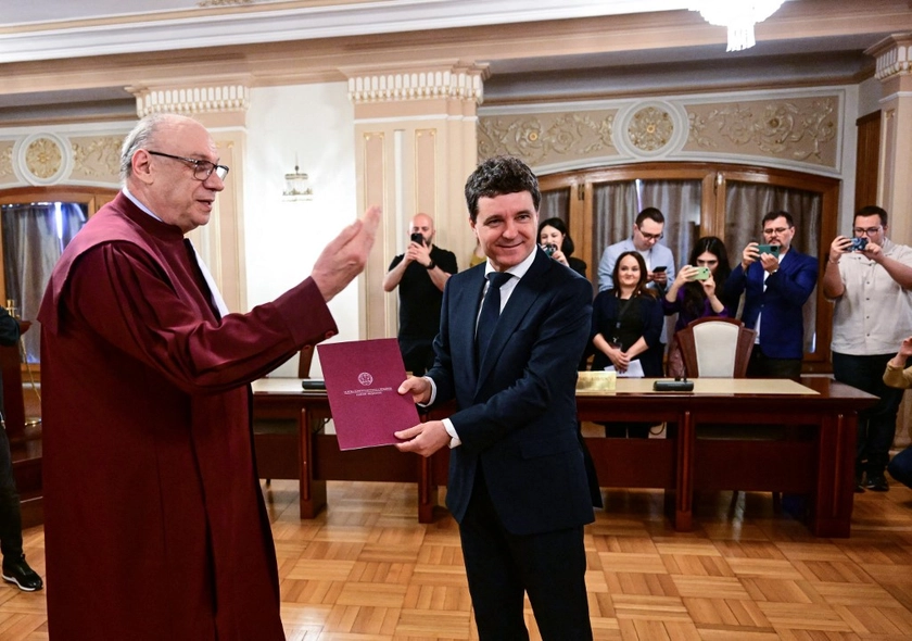 Конституційний суд Румунії затвердив перемогу Нікушора Дана на виборах