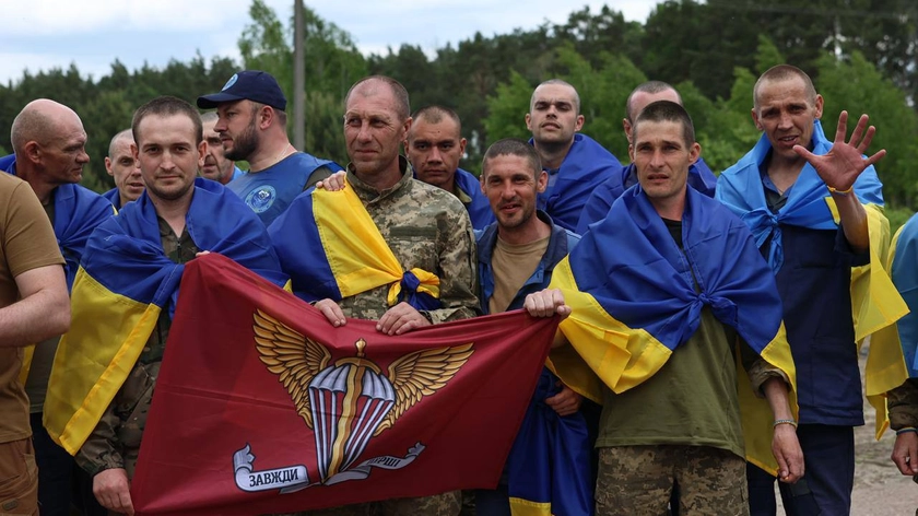 Другий день «великого обміну»: додому повернулися 307 захисників